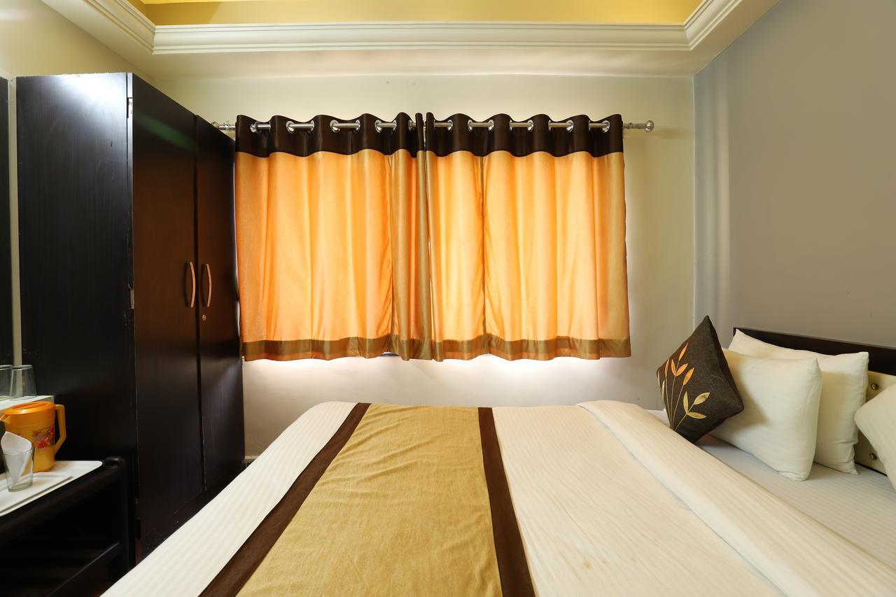 Hotel Loyal Residency Jamnagar Exterior photo