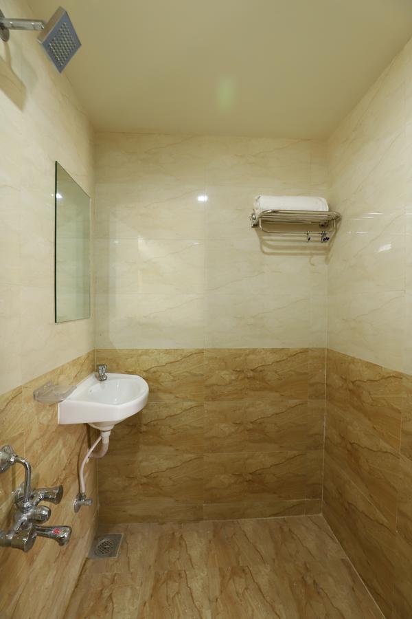 Hotel Loyal Residency Jamnagar Exterior photo
