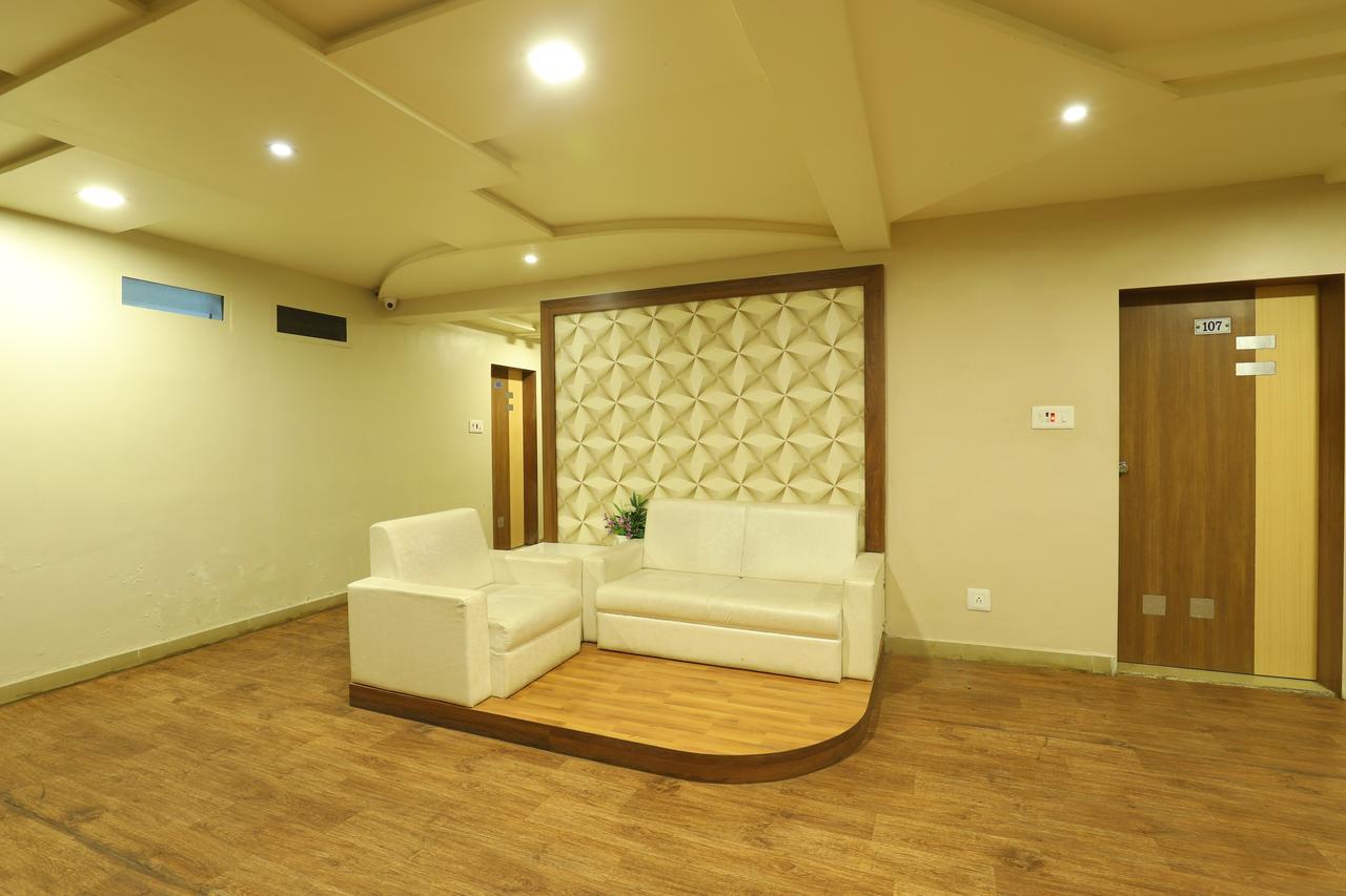 Hotel Loyal Residency Jamnagar Exterior photo