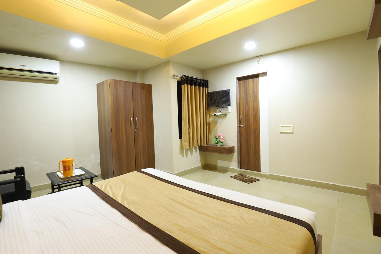 Hotel Loyal Residency Jamnagar Exterior photo
