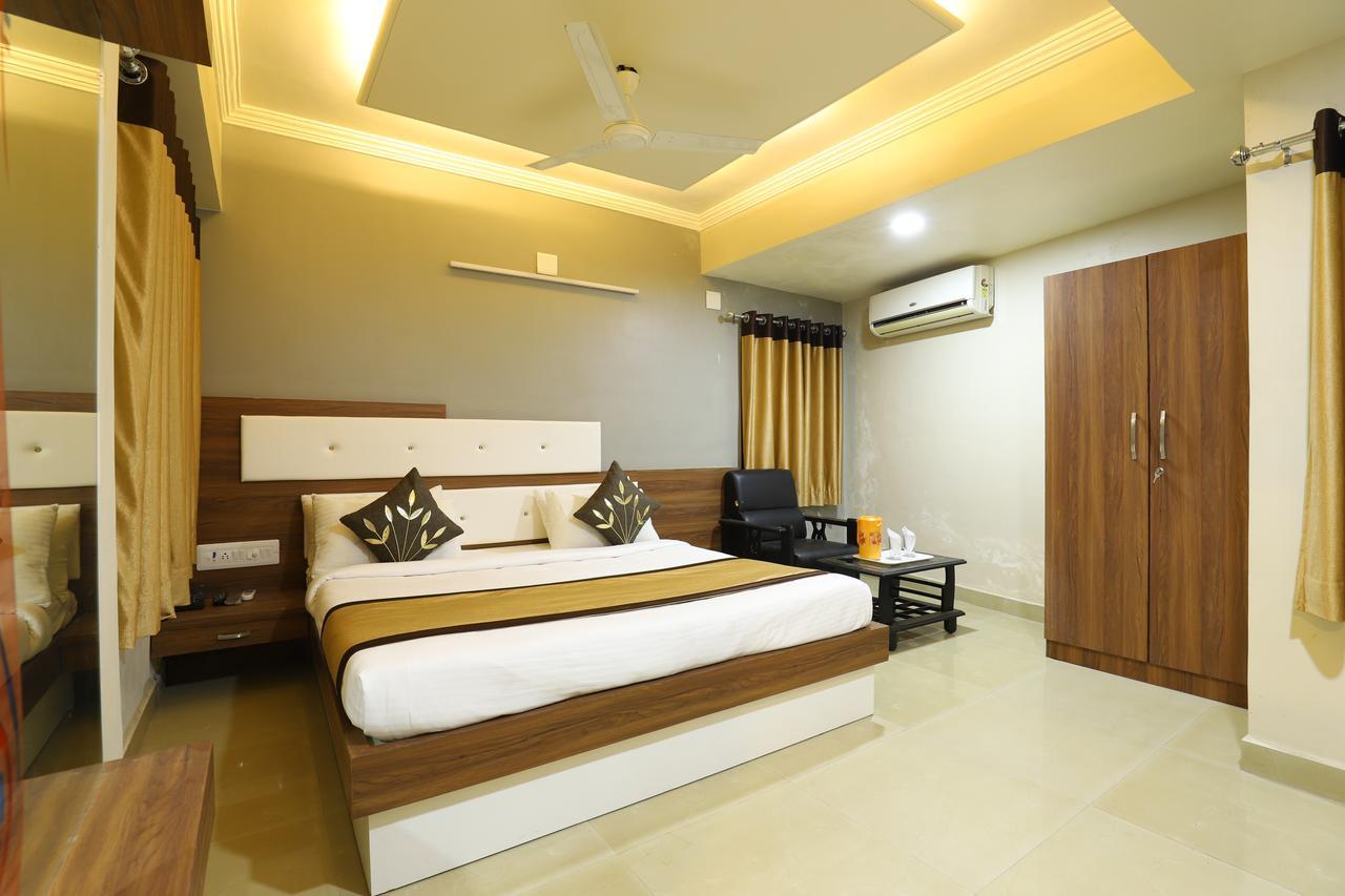 Hotel Loyal Residency Jamnagar Exterior photo